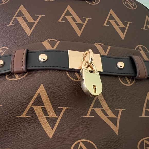 Adrienne Vittadini Bag 🌸 - Picture 3 of 7